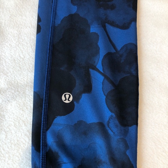 Lululemon Speed Tight II *Full-On Luxtreme, size 4 - Picture 12 of 12